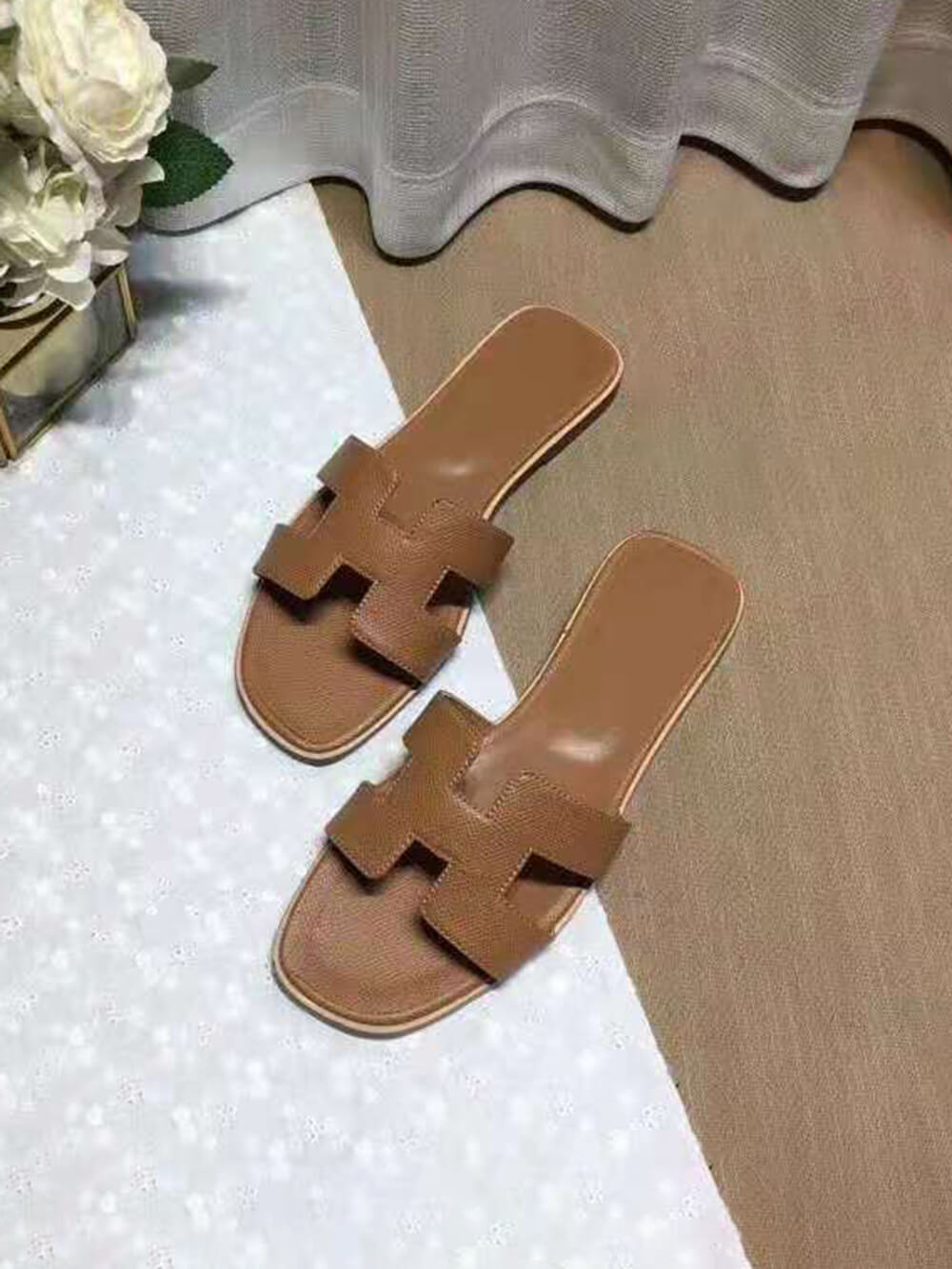 Flat Heeled Hollow Slippers