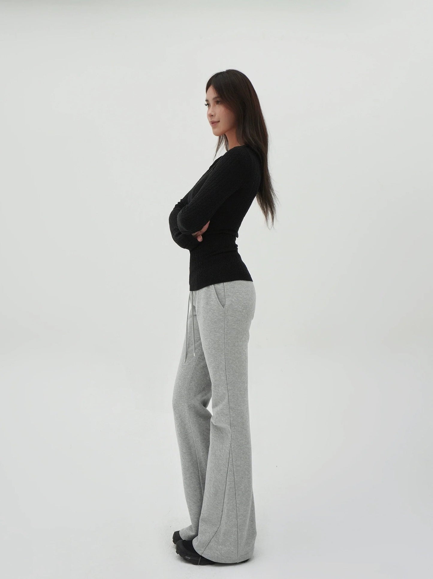 Low V-neck Slim-fit Long Sleeve Sweater