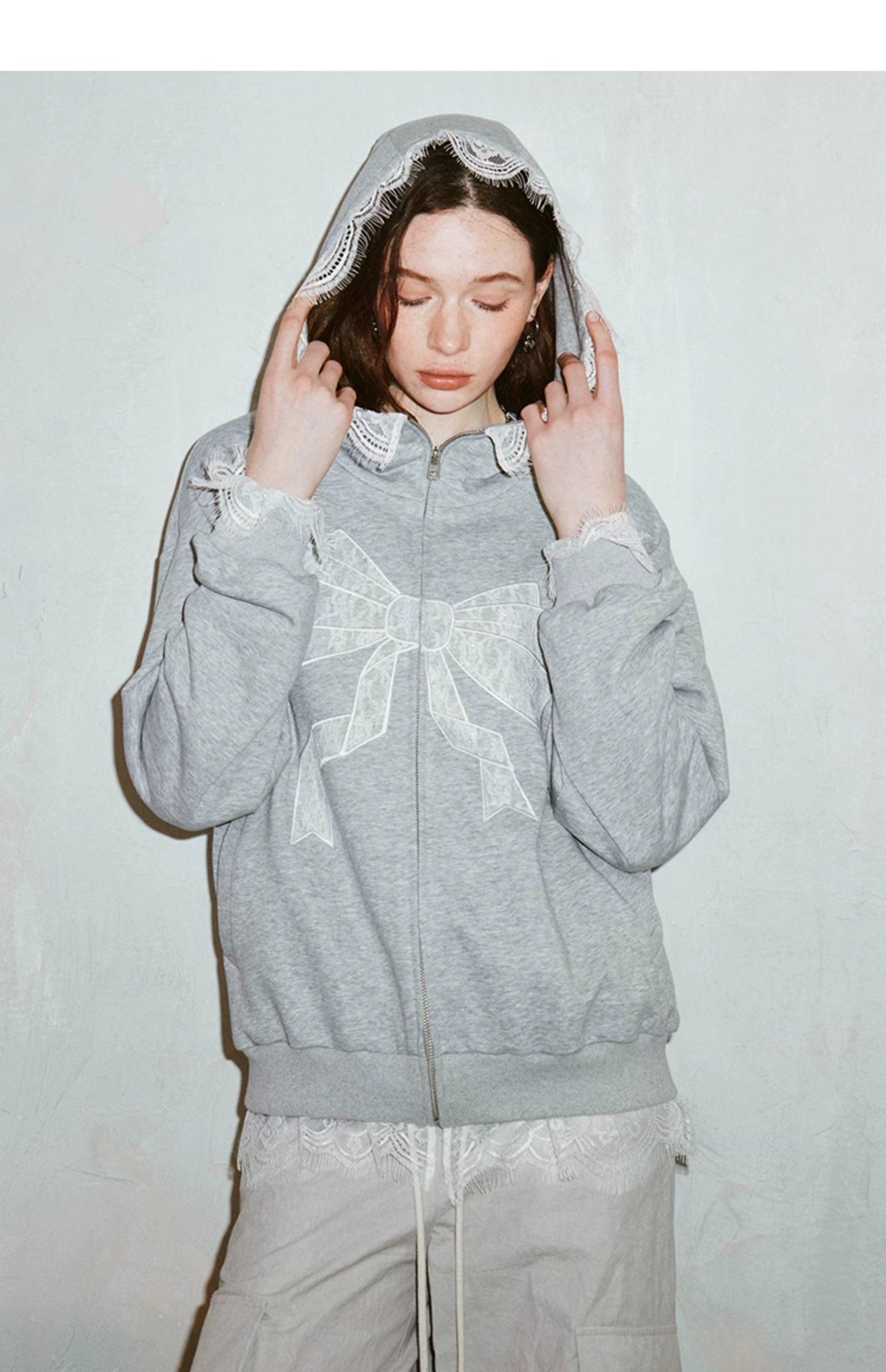 Diddi Moda Bow Print Hoodie - Gray Zip-up Sweatshirt With Lace Trim and Graphic Design