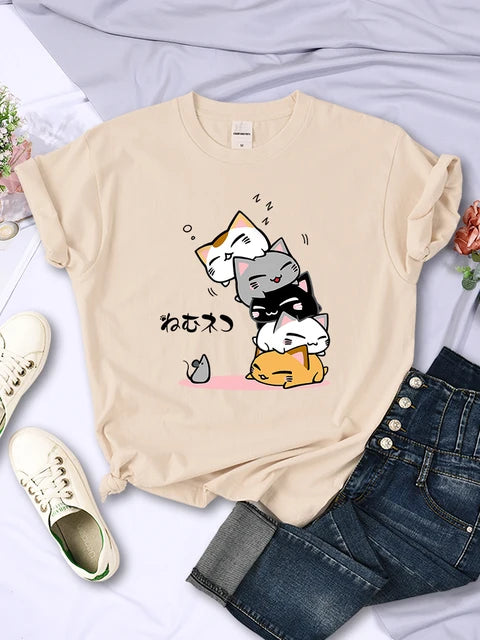 Stacked Cats Sleeping Don’t See the Mouse Print T-shirt Comfortable Soft Tops Creativity Womans Tee Clothing