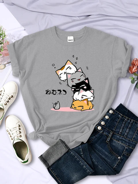 Stacked Cats Sleeping Don’t See the Mouse Print T-shirt Comfortable Soft Tops Creativity Womans Tee Clothing