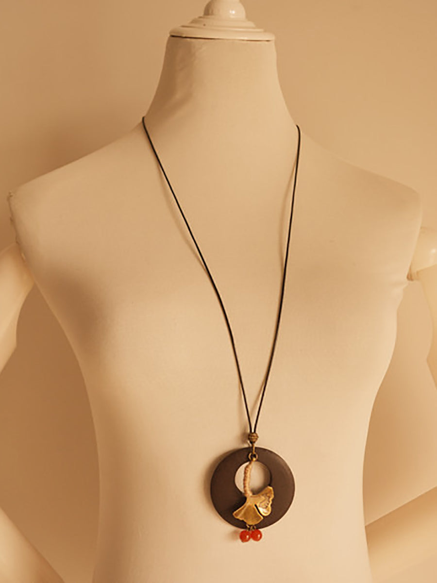 Alloy Leaf Round Wooden Sweater Necklace Kl1042