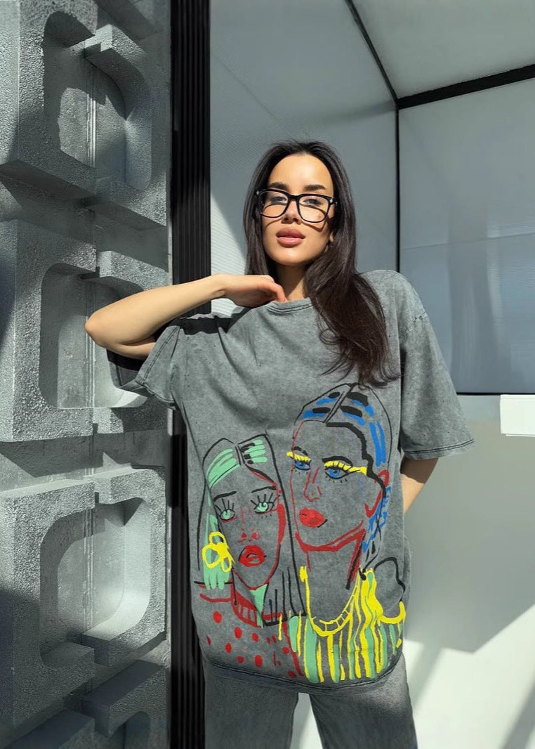 Oversized Graphic T-shirt – Wash With Artistic Print