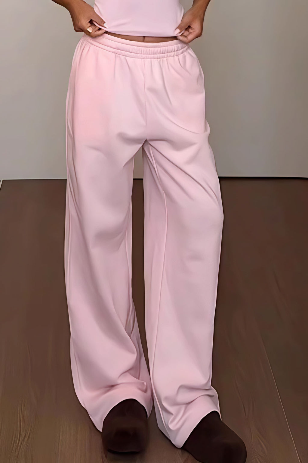Effortlessly Elegant Pants with a Timeless Design