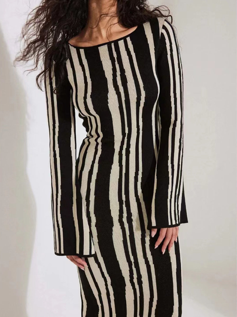 Contrast Bell Sleeve Maxi Dress
