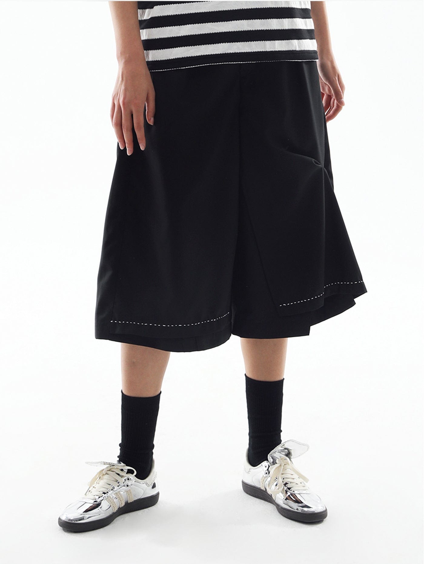 Wide-cut Contrast Shorts