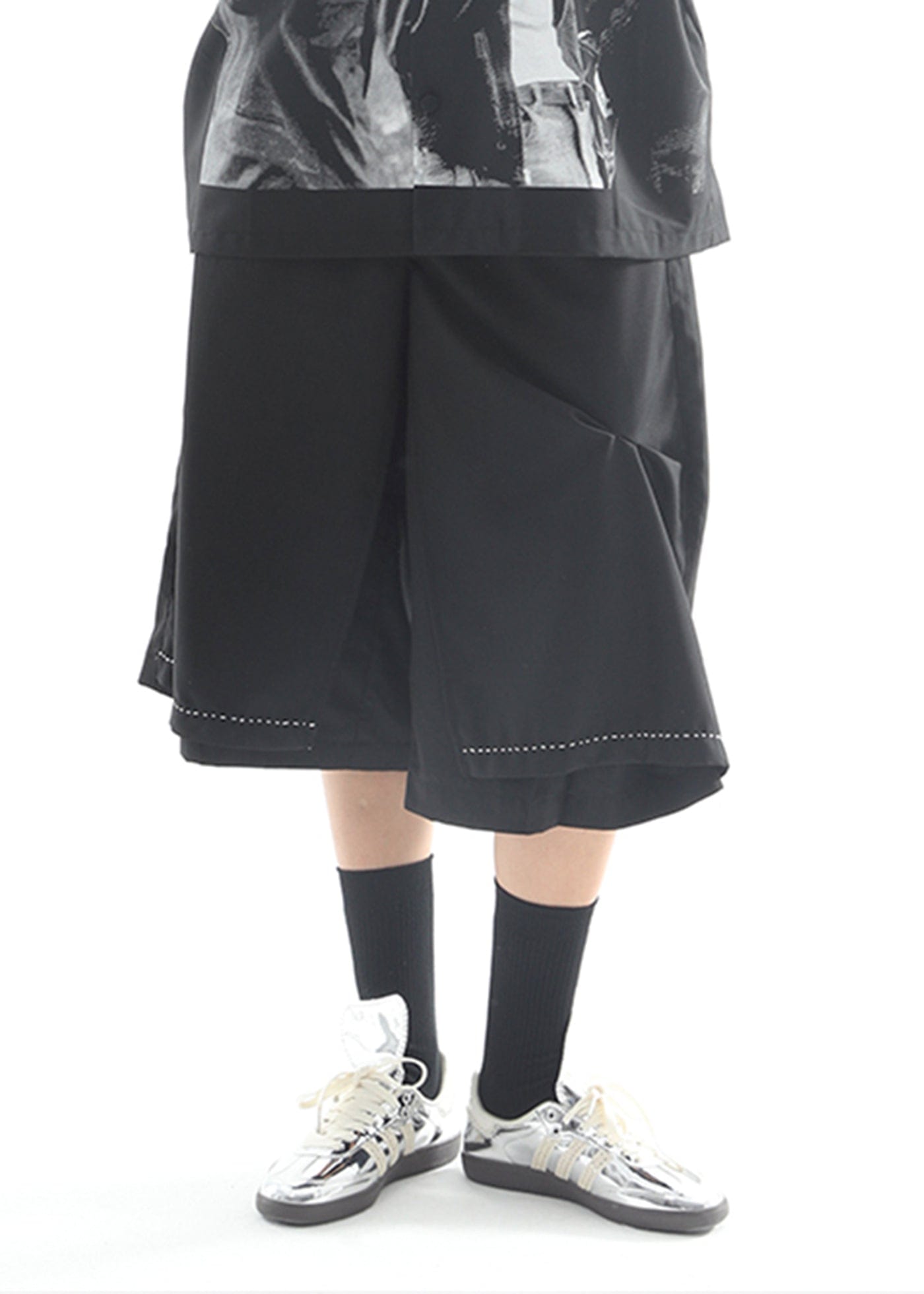 Wide-cut Contrast Shorts