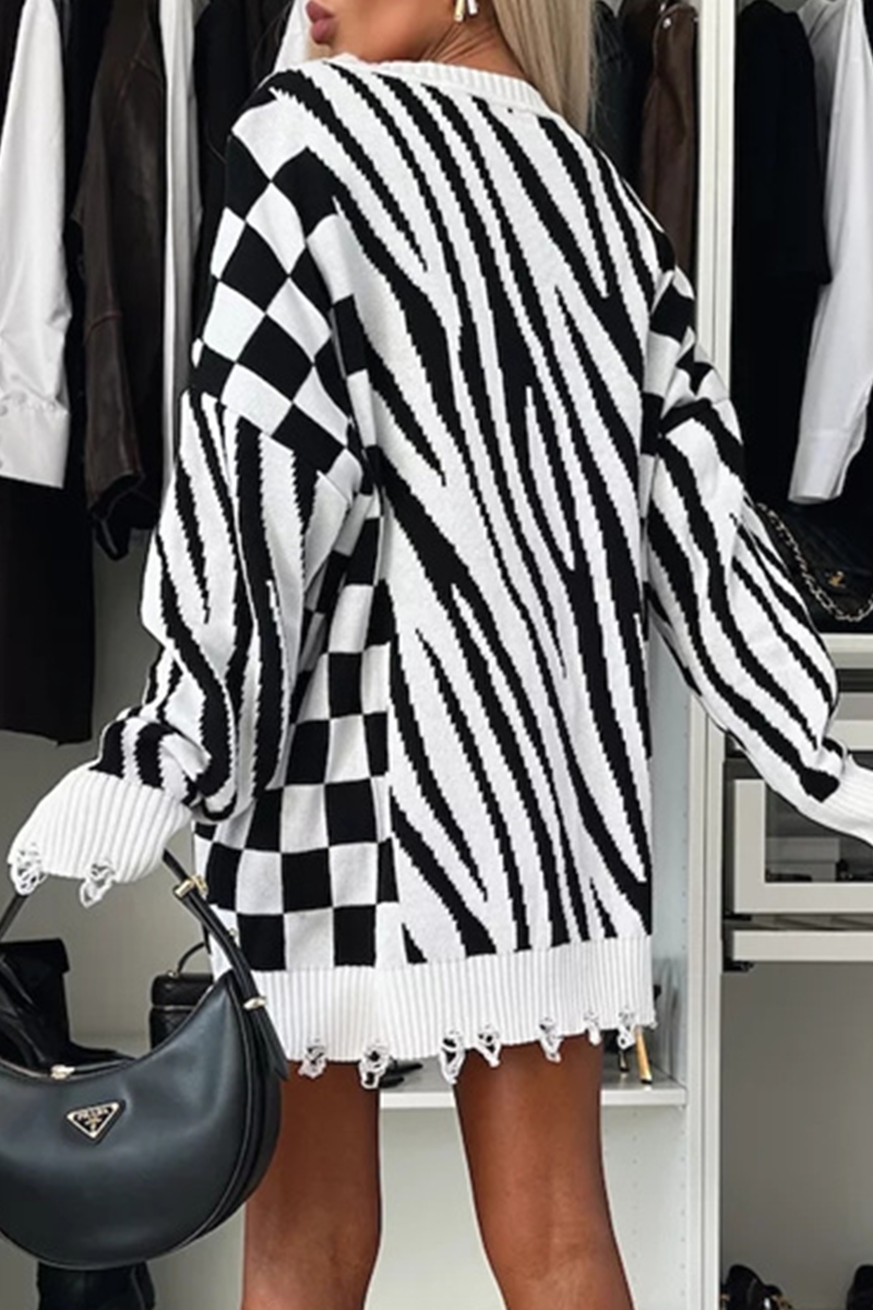 Stripe Irregular Weave Contrast O Neck Sweaters