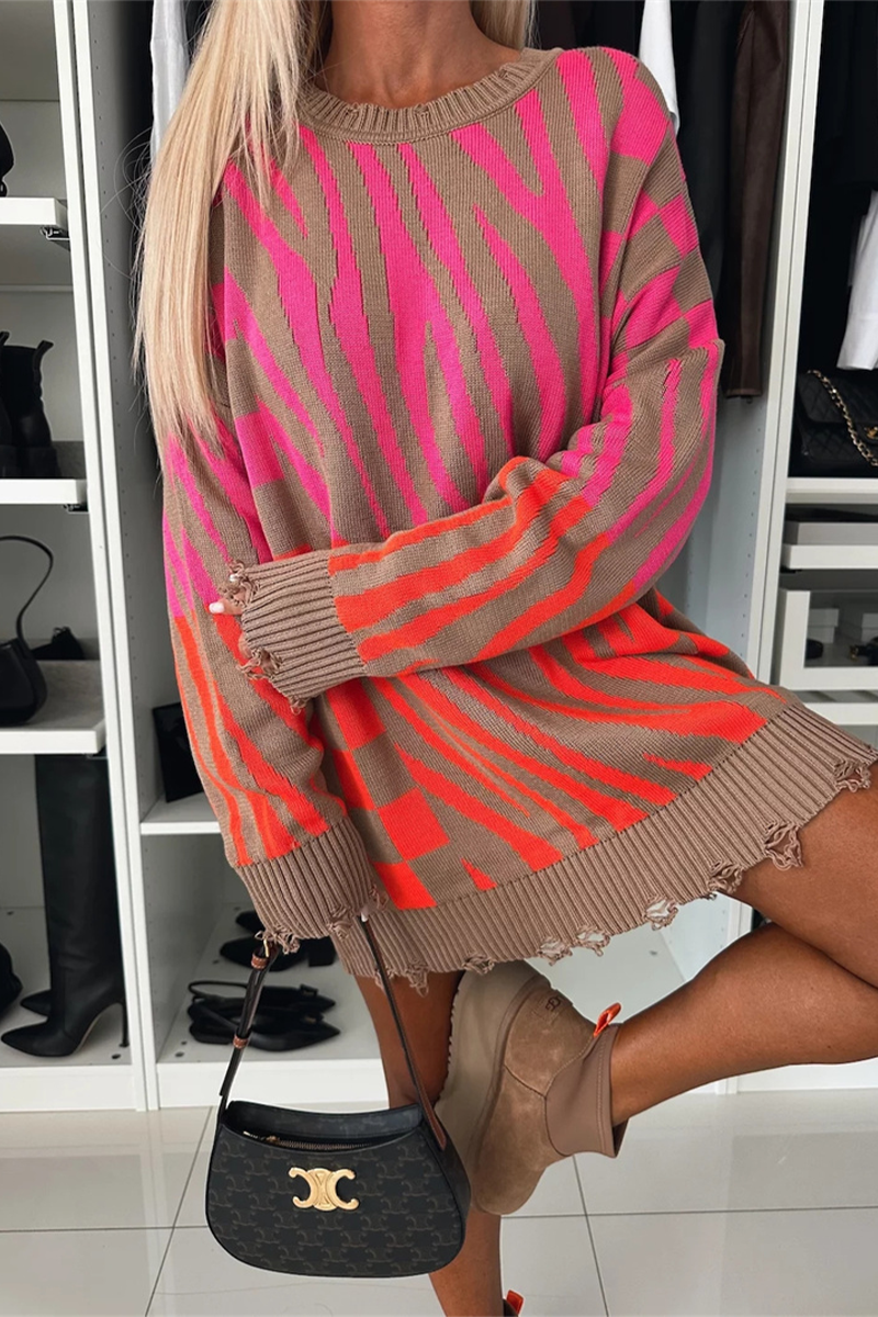 Stripe Irregular Weave Contrast O Neck Sweaters