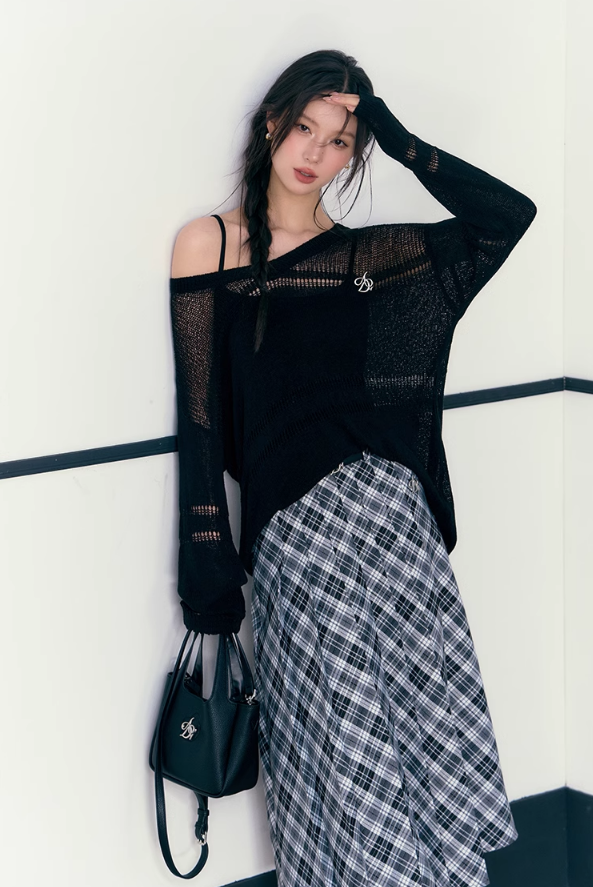Airy Breeze V-neck Sweater