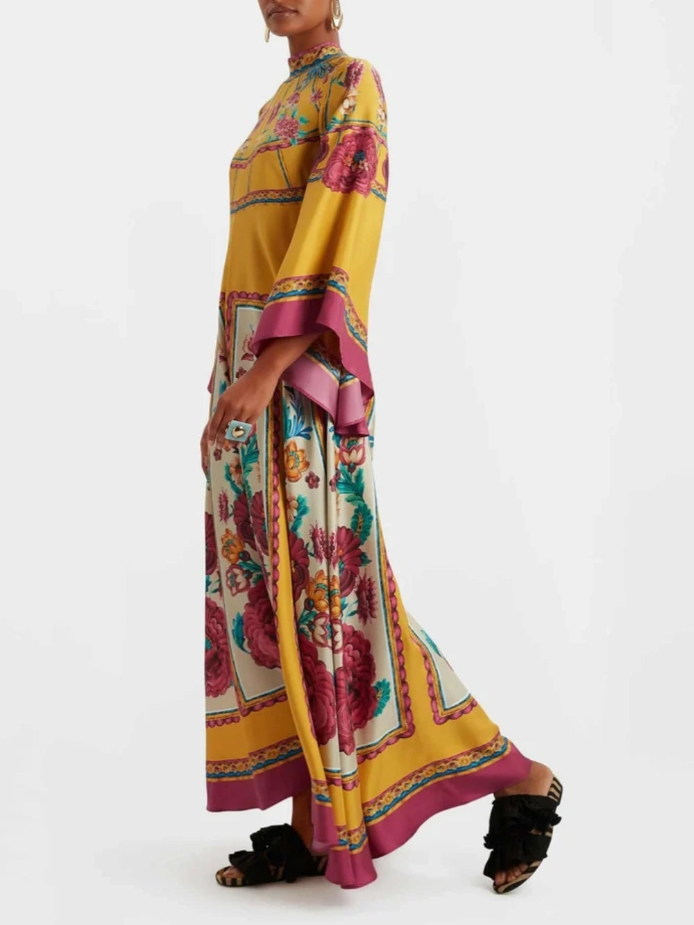 Long Flowing and Fashionable Maxi Dress