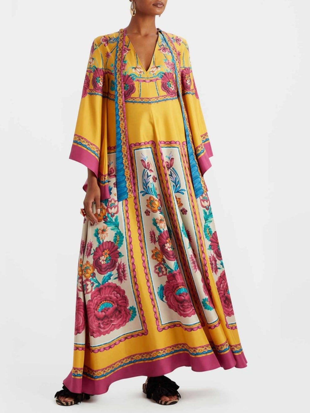 Long Flowing and Fashionable Maxi Dress