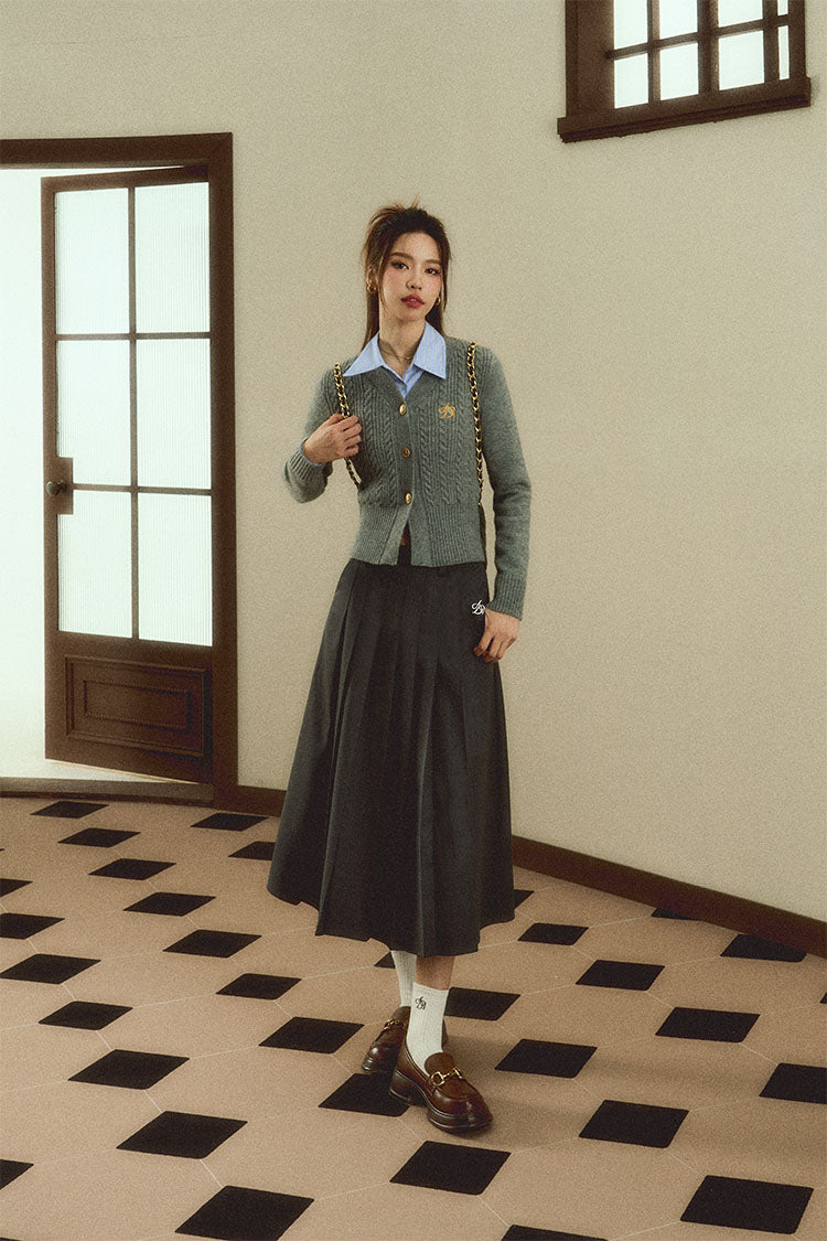 Classic Gray Cable Knit Cardigan: V-neck Button-front Sweater With Embroidered Logo