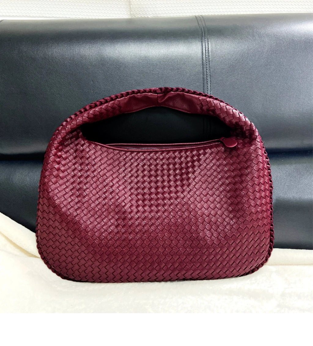 Well Tailored Bag with a Graceful Silhouette