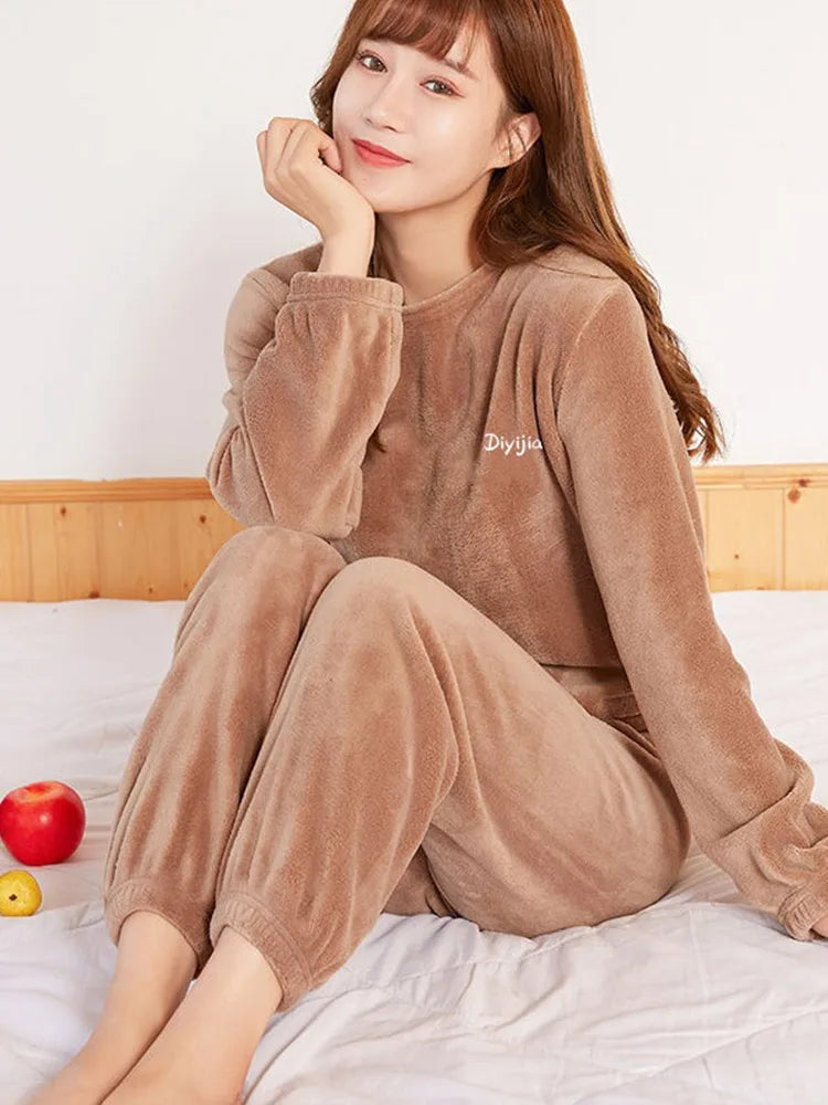 Velvet Pajama Set Loose Top and Elastic Waist Pants Home Warm Woolen Suit Autumn Winter