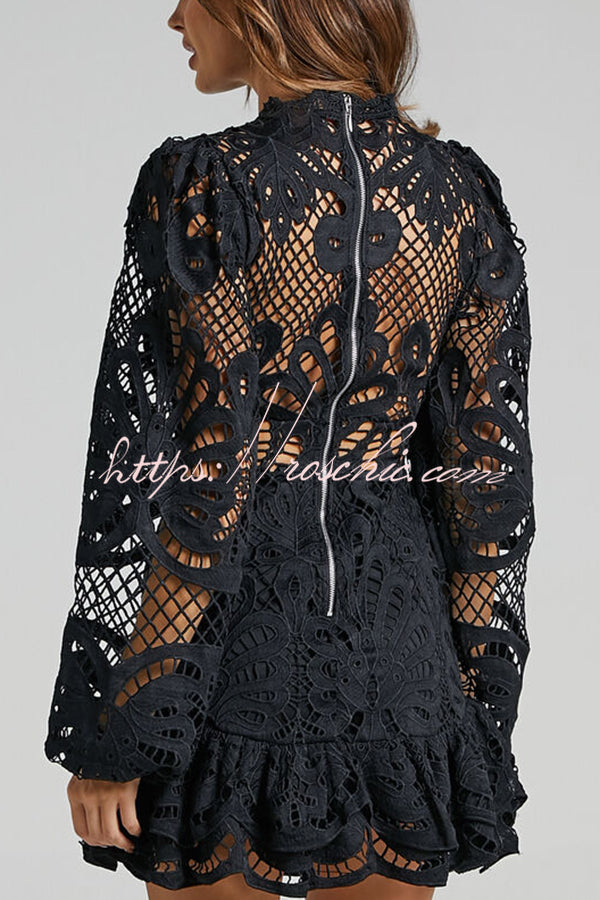 Color Hollow Long-sleeved Waisted Lace Mini Dress