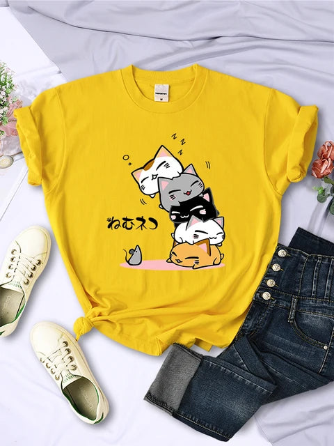 Stacked Cats Sleeping Don’t See the Mouse Print T-shirt Comfortable Soft Tops Creativity Womans Tee Clothing