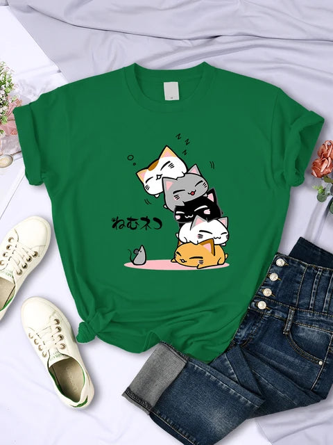 Stacked Cats Sleeping Don’t See the Mouse Print T-shirt Comfortable Soft Tops Creativity Womans Tee Clothing