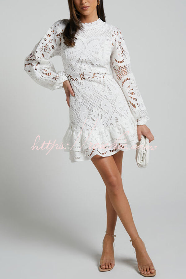 Color Hollow Long-sleeved Waisted Lace Mini Dress
