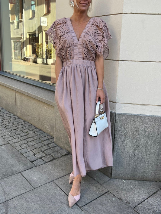 Lace Sleeveless Midi Dress