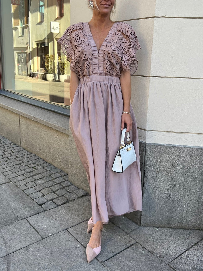 Lace Sleeveless Midi Dress