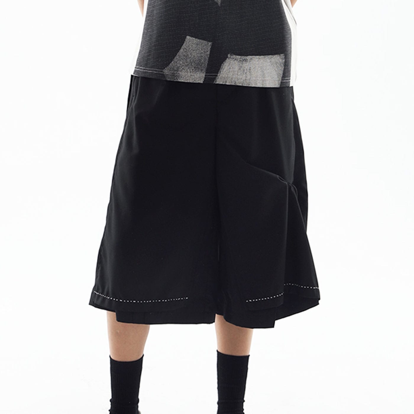 Wide-cut Contrast Shorts