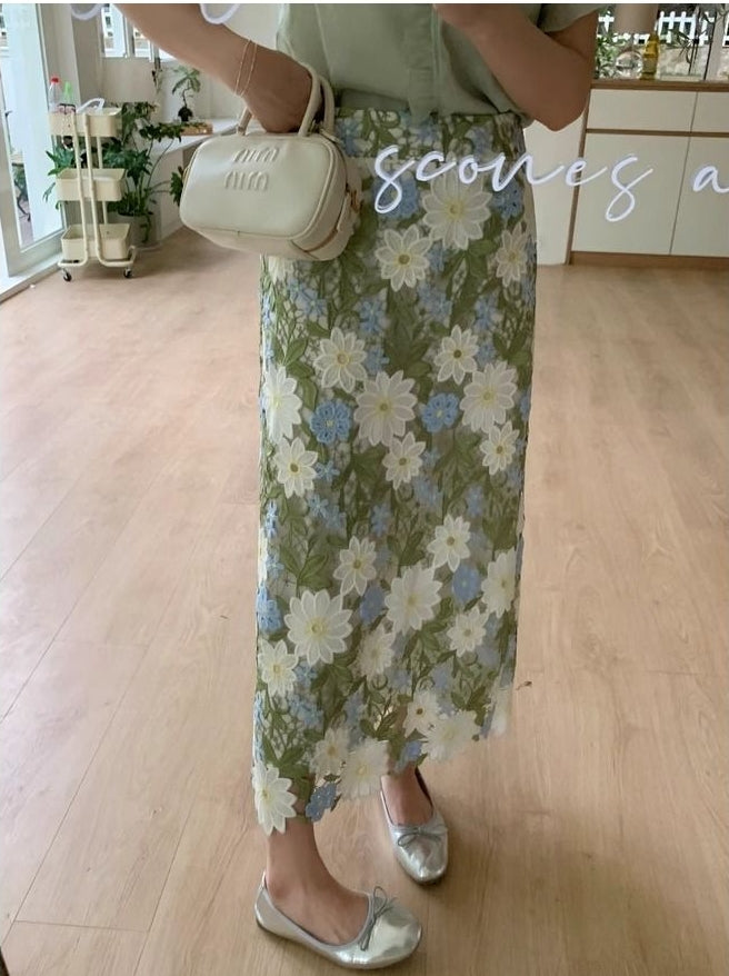 Green Embroidery Straight Skirt