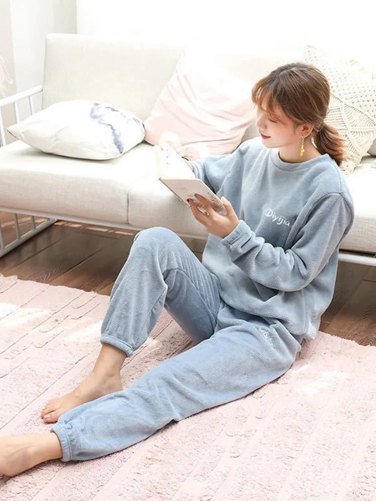 Velvet Pajama Set Loose Top and Elastic Waist Pants Home Warm Woolen Suit Autumn Winter