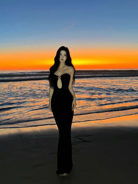 Black Cut-out Bodycon Maxi Dress & Sultry Beach Party Outfit