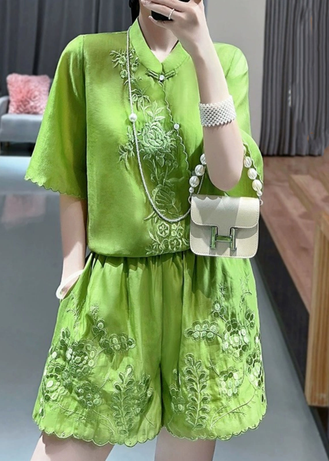 Chinese Style Green Stand Collar Embroidered Shirts and Shorts Two Piece Set Short Sleeve Vb1091