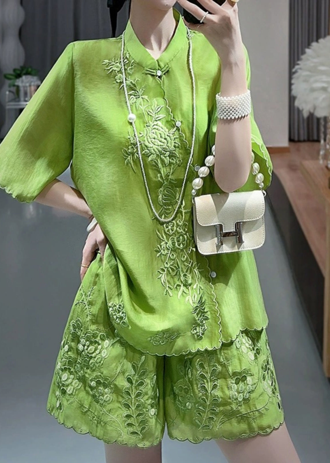 Chinese Style Green Stand Collar Embroidered Shirts and Shorts Two Piece Set Short Sleeve Vb1091