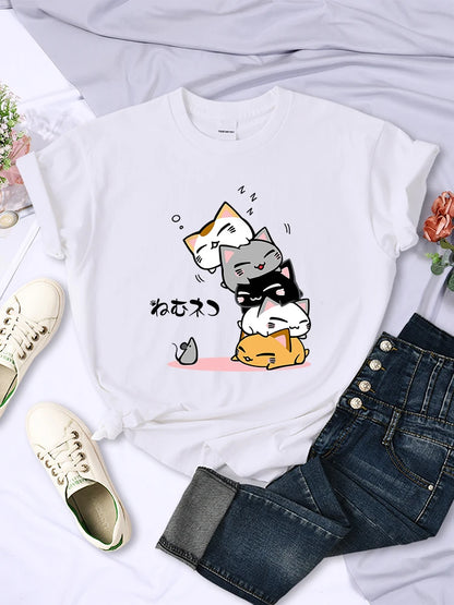 Stacked Cats Sleeping Don’t See the Mouse Print T-shirt Comfortable Soft Tops Creativity Womans Tee Clothing