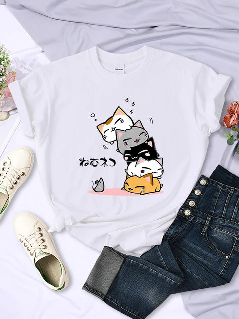 Stacked Cats Sleeping Don’t See the Mouse Print T-shirt Comfortable Soft Tops Creativity Womans Tee Clothing
