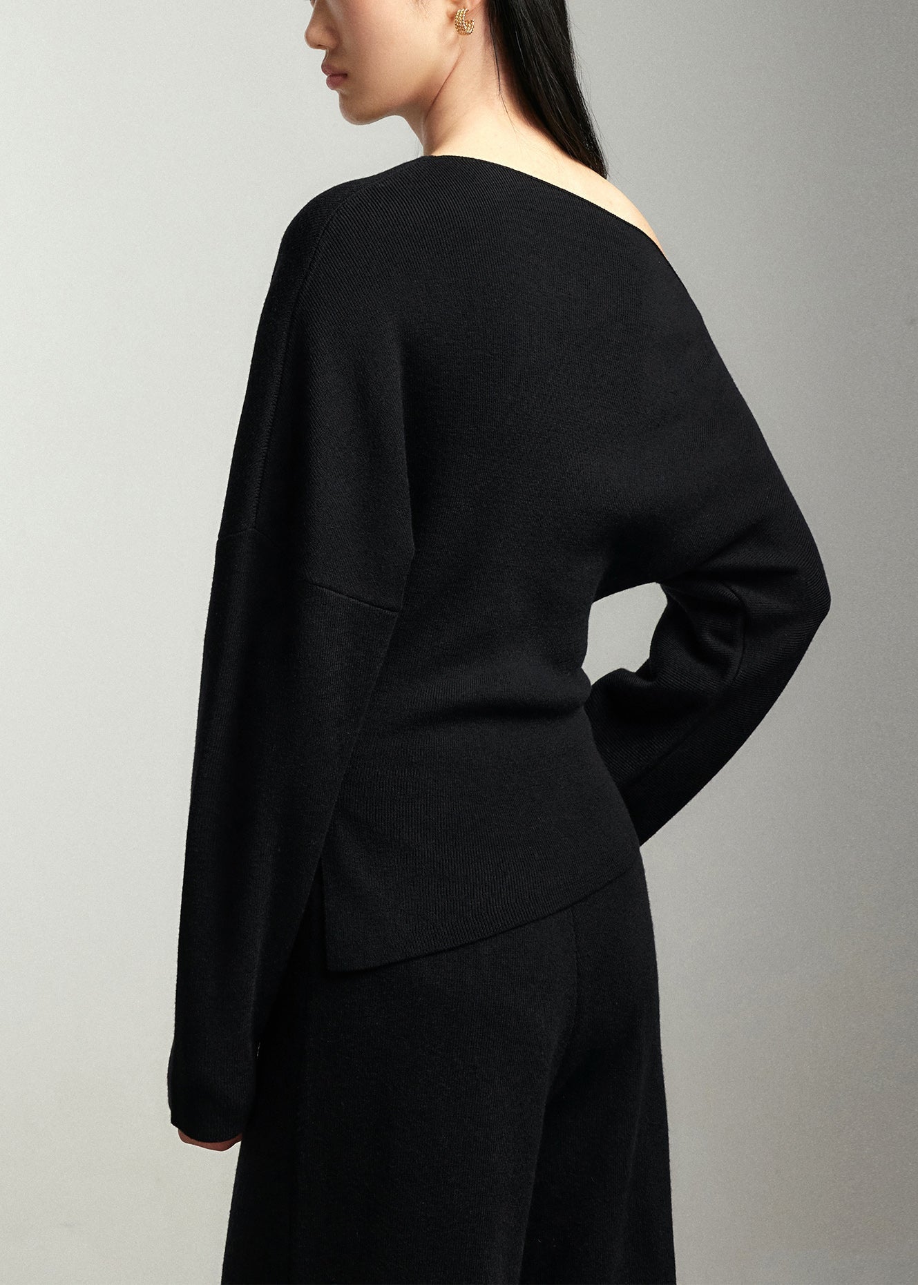Black Slash Neck Woolen Sweaters Batwing Sleeve We001