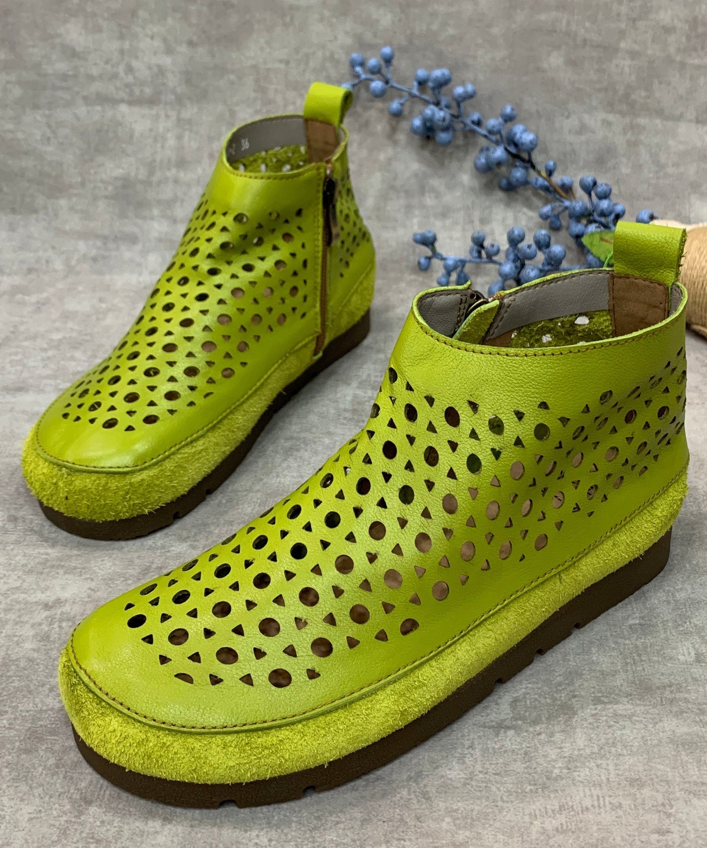 New Green Hollow Out Genuine Leather Shoes for Flats Rt1030