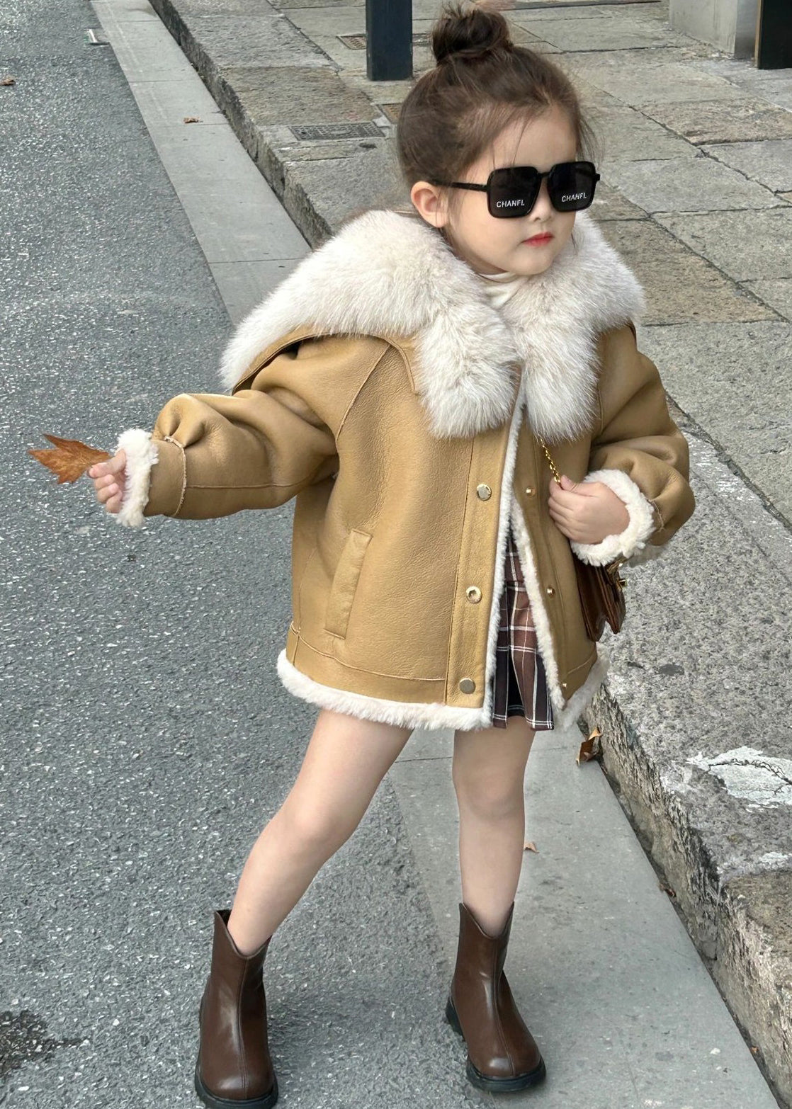 New Light Camel Fur Collar Patchwork Leather and Fur Coats Winter Tg019