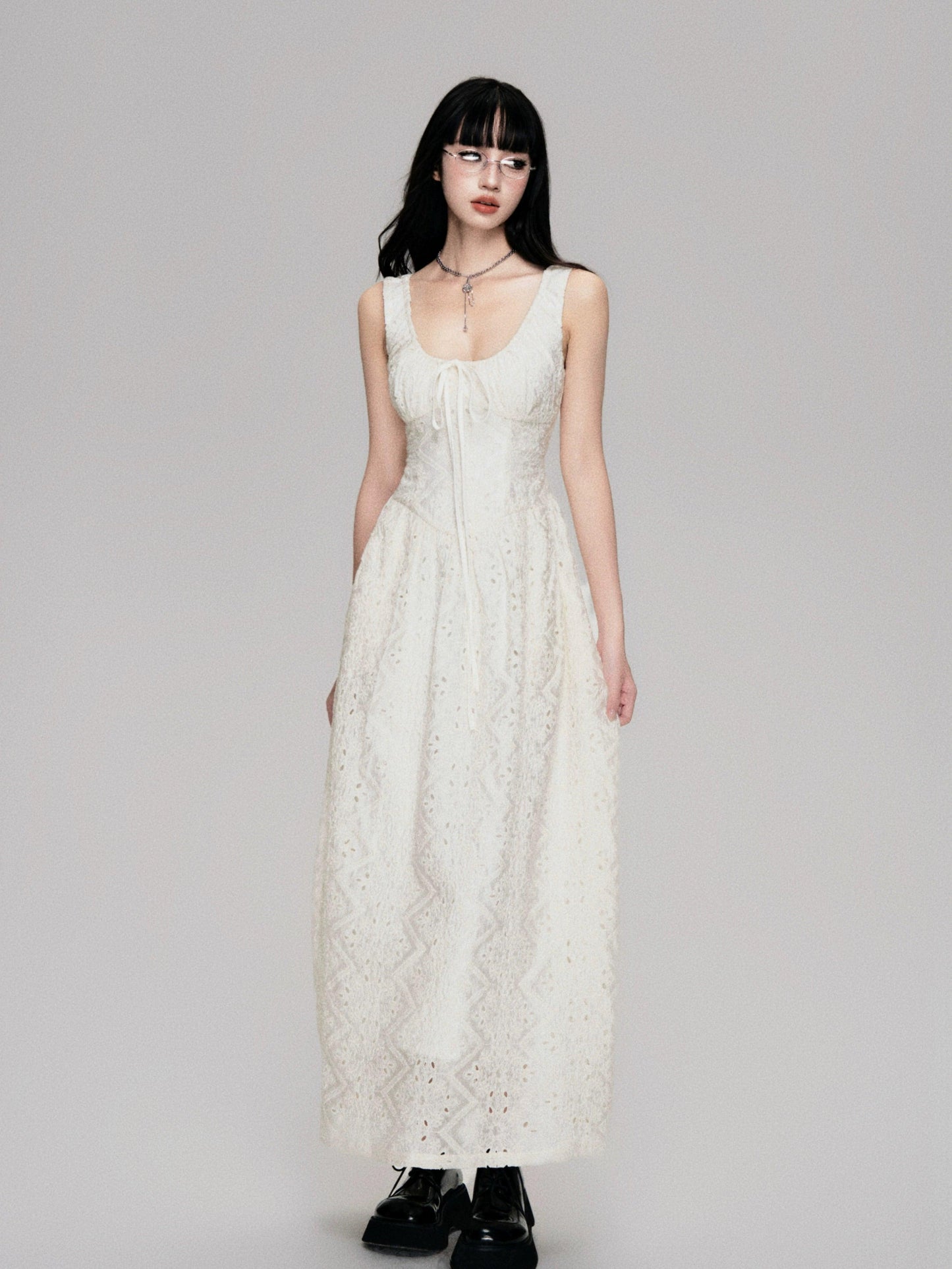 Enchanting Lace Maxi Dress: Romantic Full-length Gown