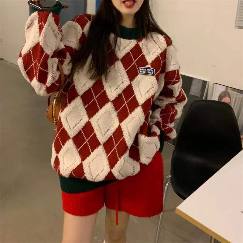 Elegantly Designed Pullover