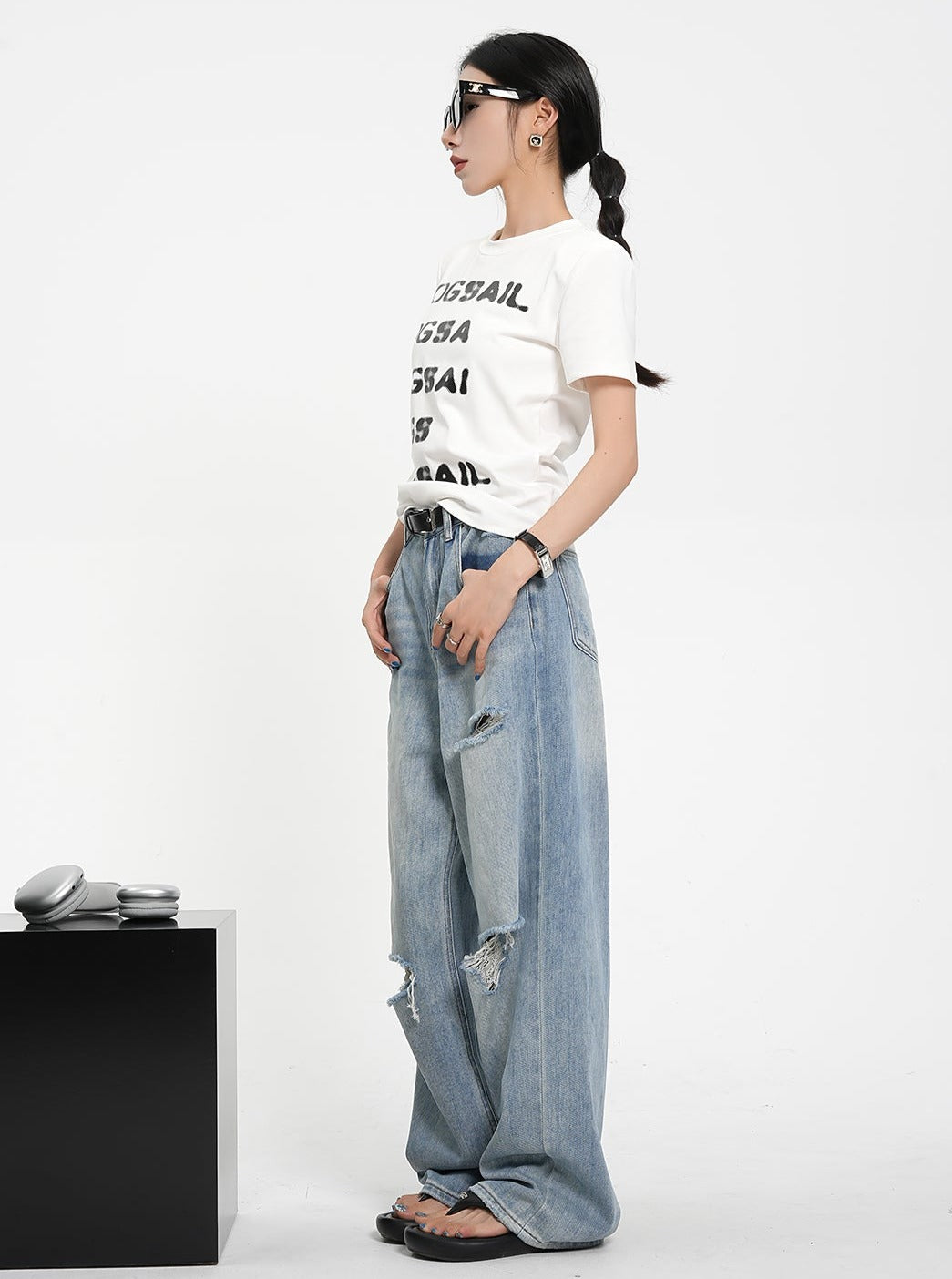 Graphic Logo Tee - Short Sleeve Crew Neck T-shirt