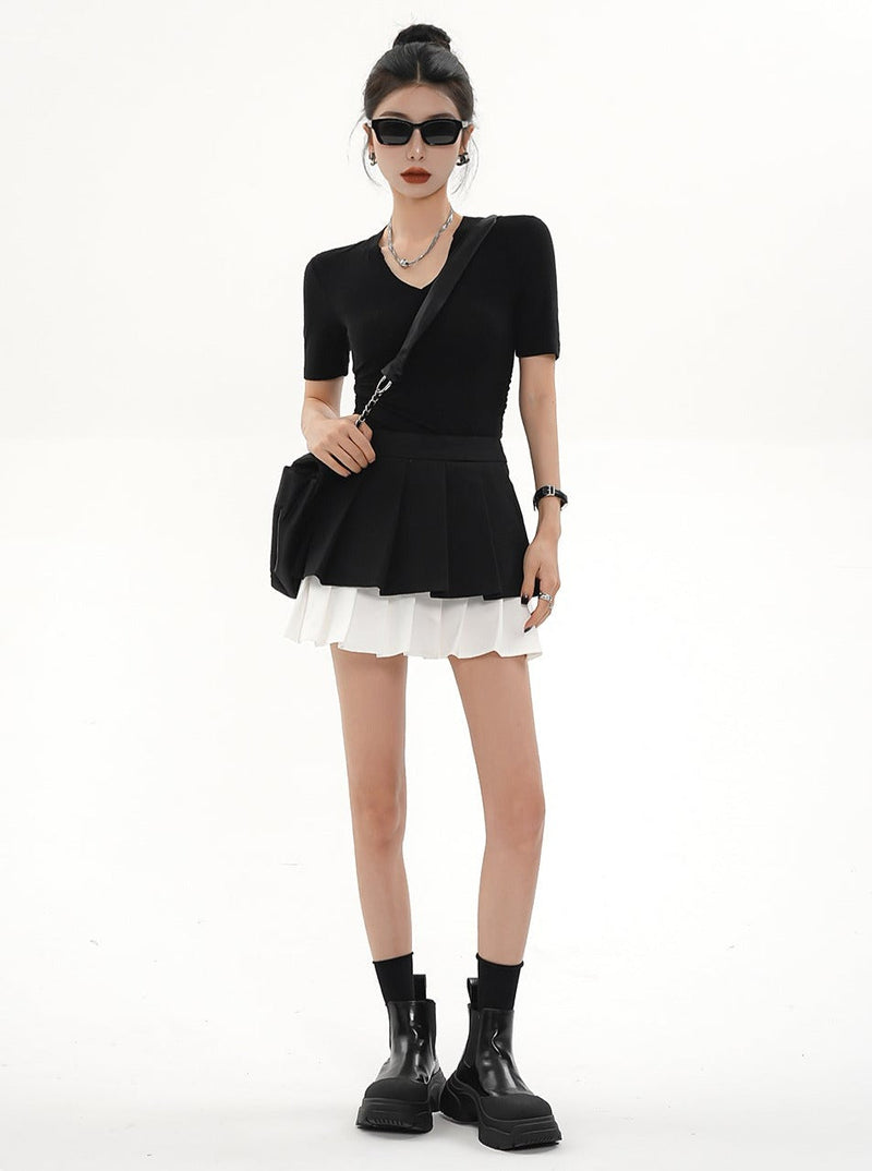 Sleek Black V-neck T-shirt - Fitted Short Sleeve Basic Tee