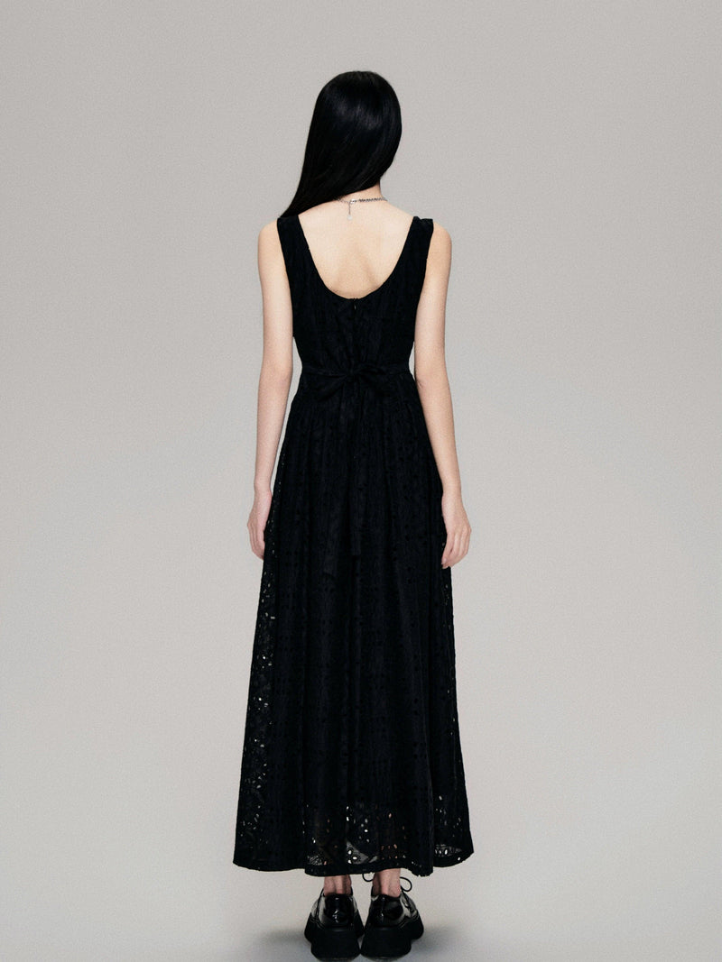 Enchanting Lace Maxi Dress: Romantic Full-length Gown