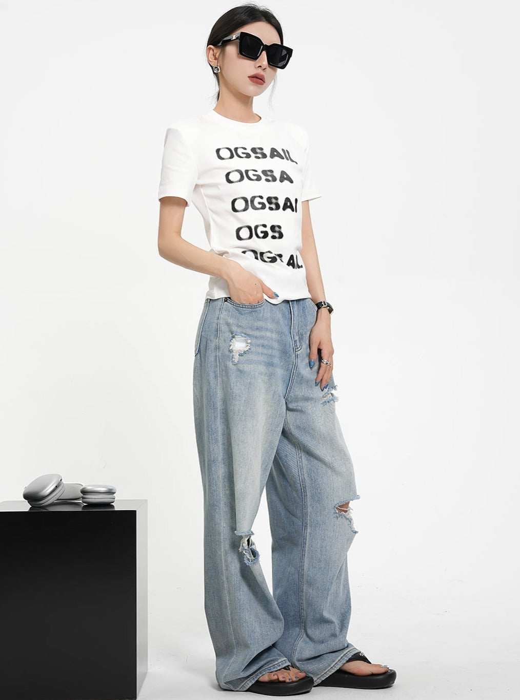 Graphic Logo Tee - Short Sleeve Crew Neck T-shirt