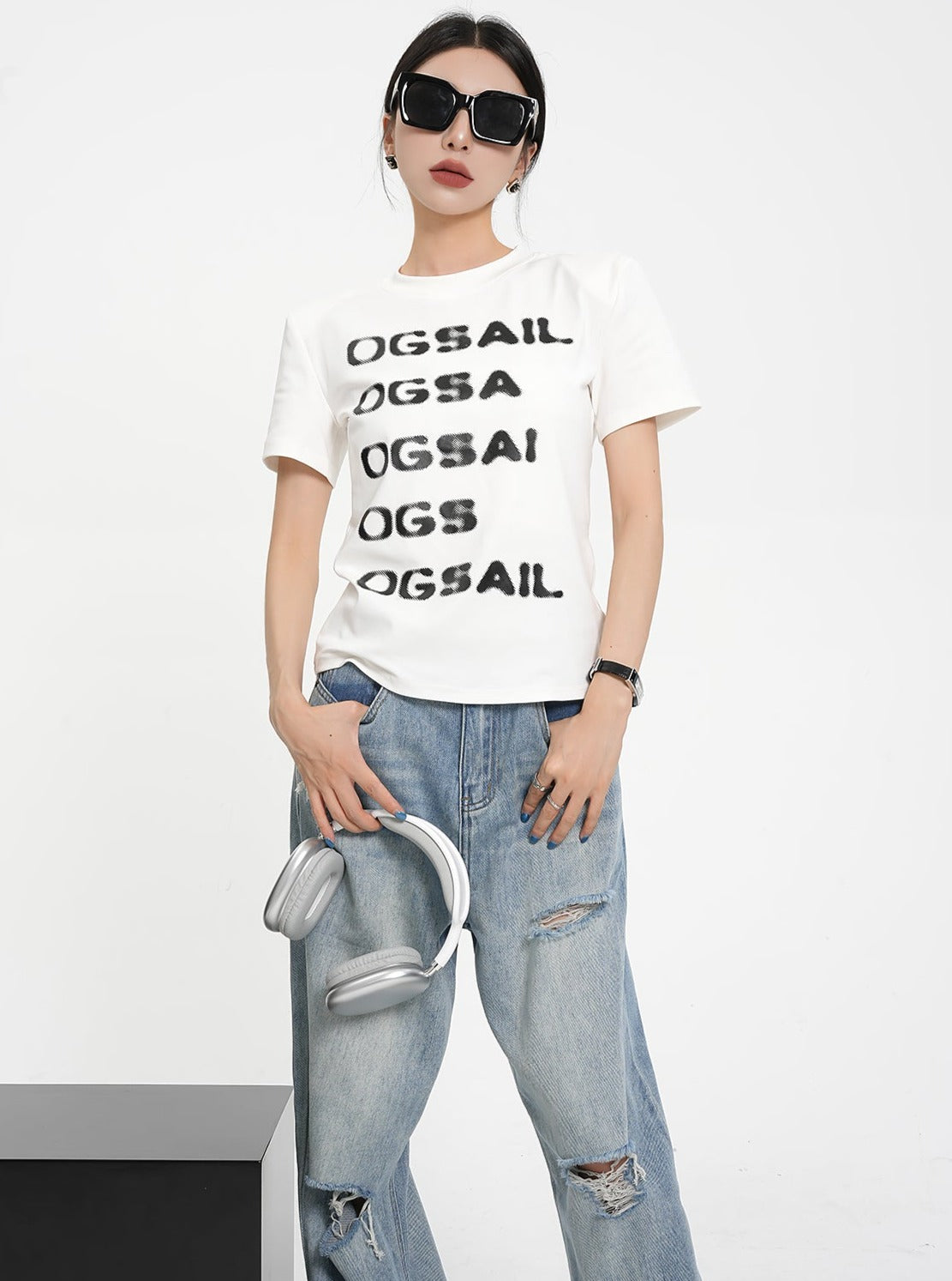Graphic Logo Tee - Short Sleeve Crew Neck T-shirt