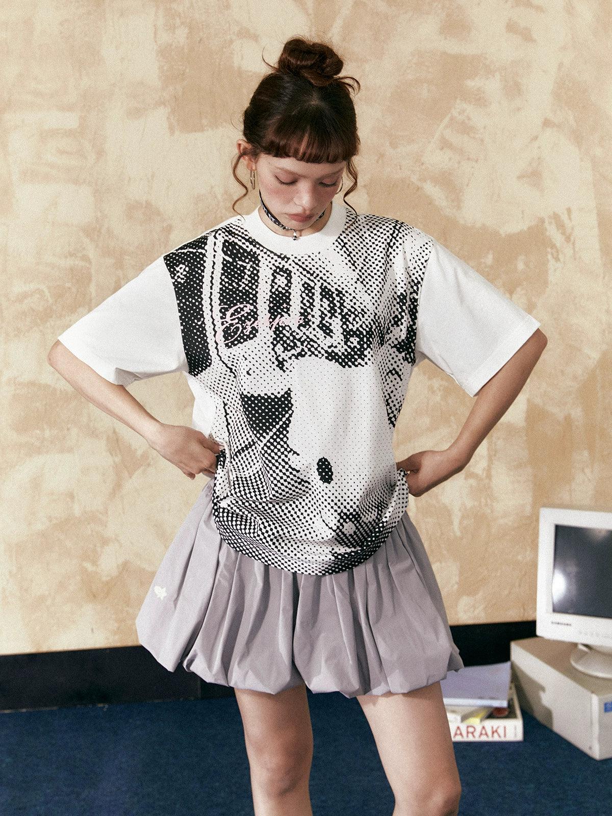 Ezek Artistic Halftone Print White Oversized T-shirt and Gray Pleated Mini Skirt Set - Urban