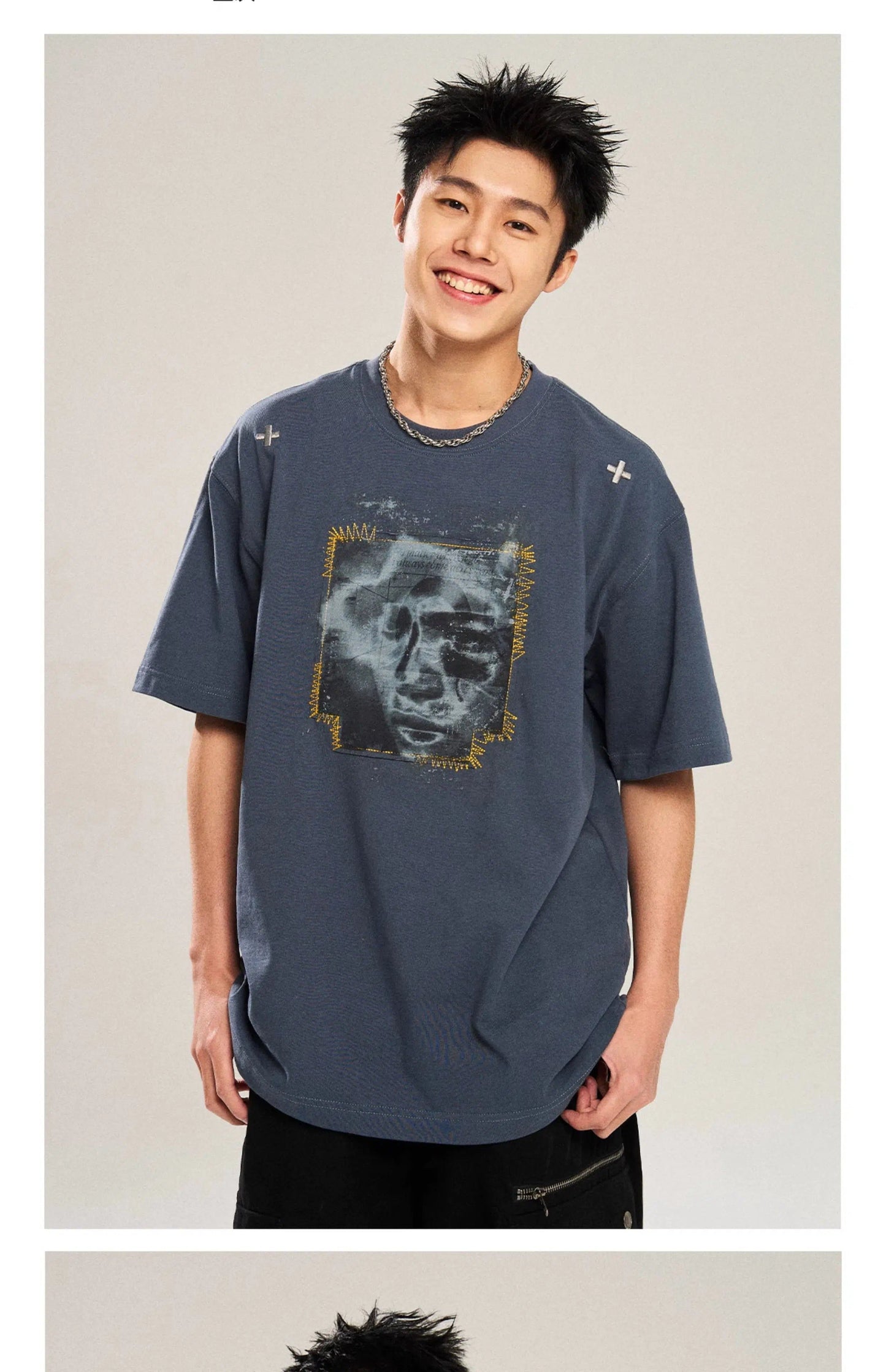 T-shirt With Face Chalk Smudge Design