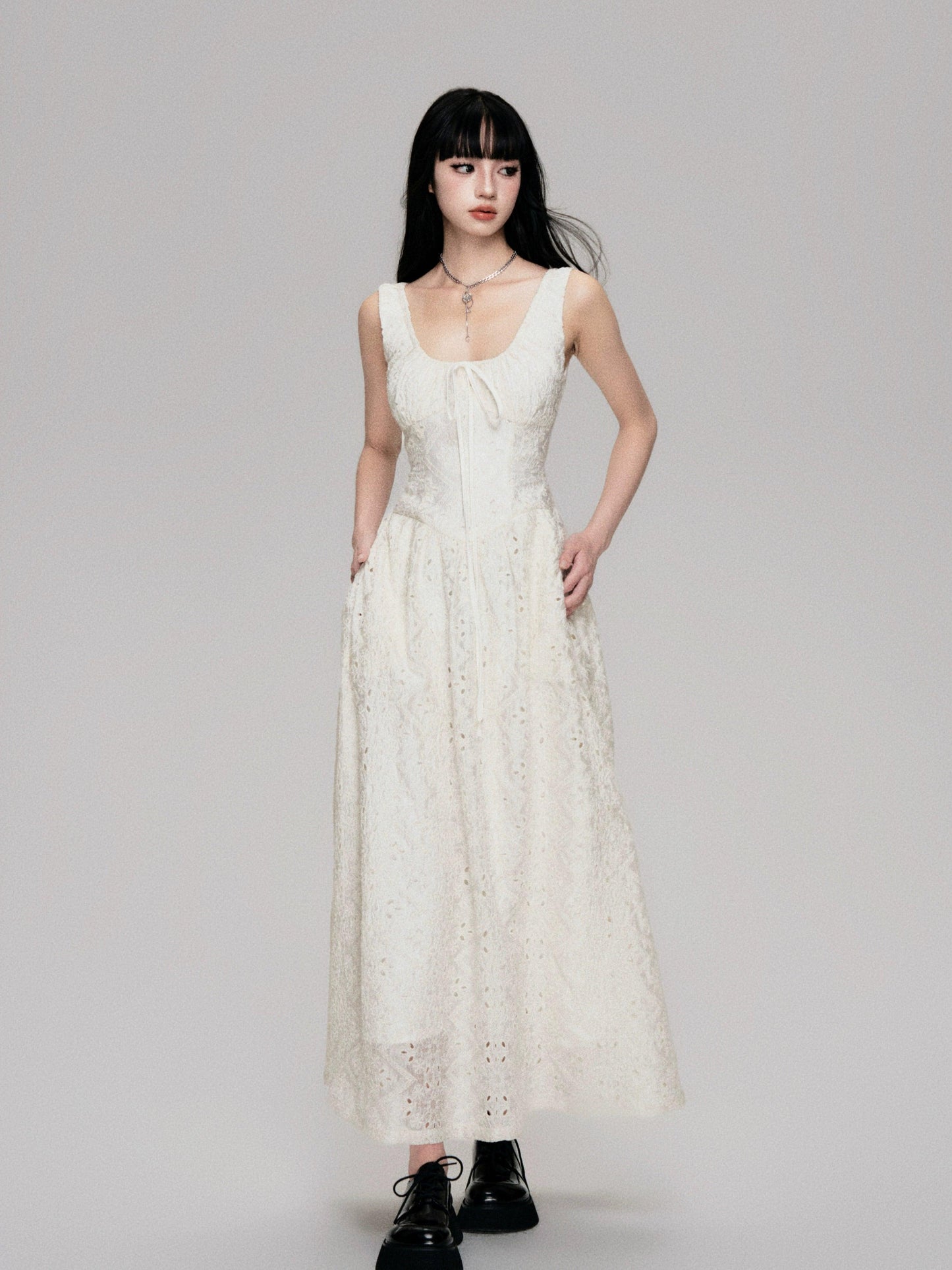 Enchanting Lace Maxi Dress: Romantic Full-length Gown