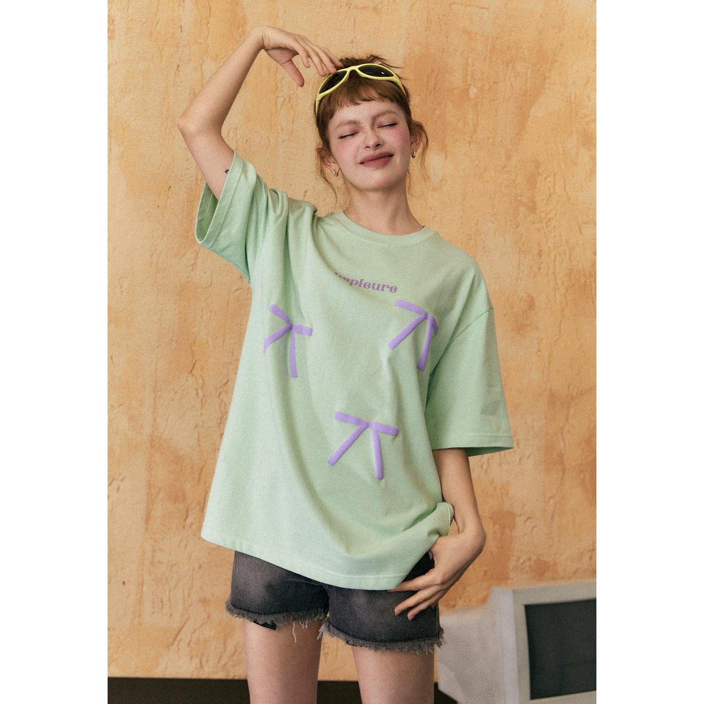 Ezek Neplaura Bow Print Oversized T-shirt - Graphic Tee