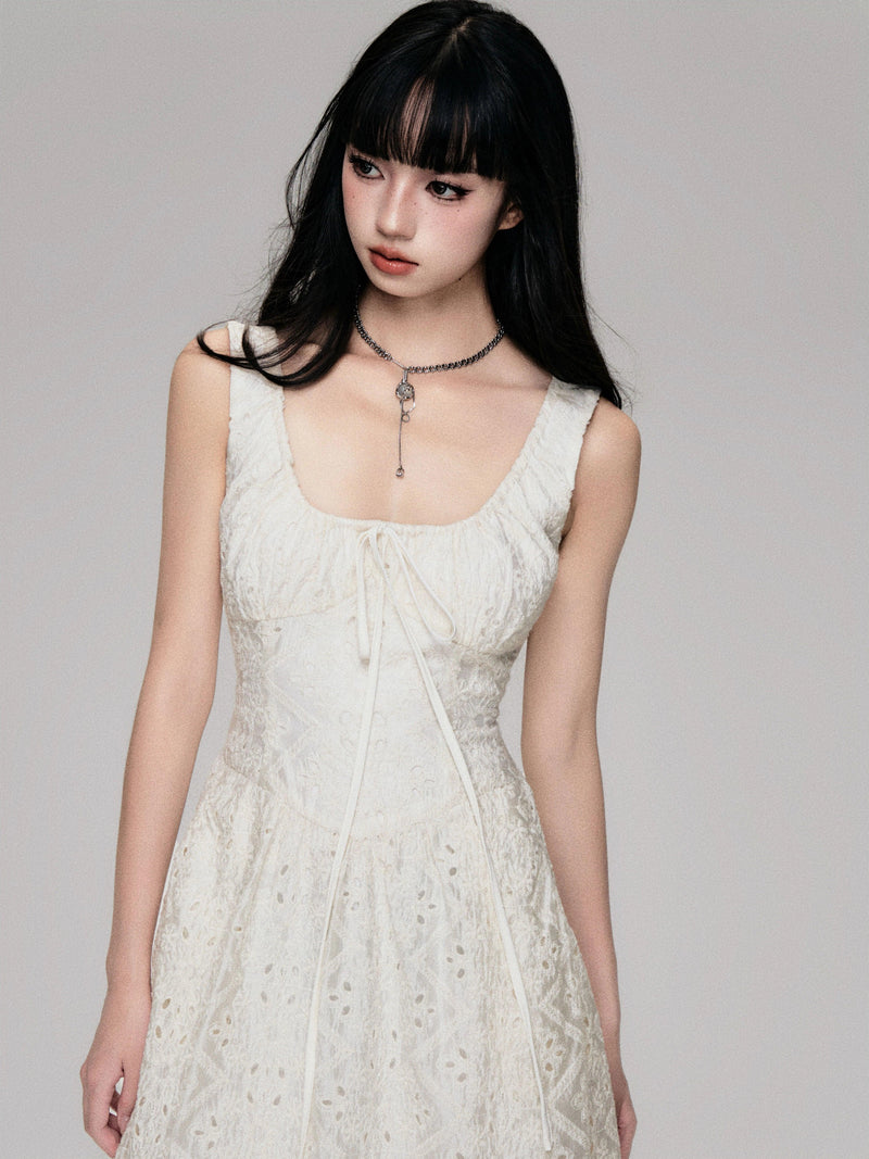 Enchanting Lace Maxi Dress: Romantic Full-length Gown