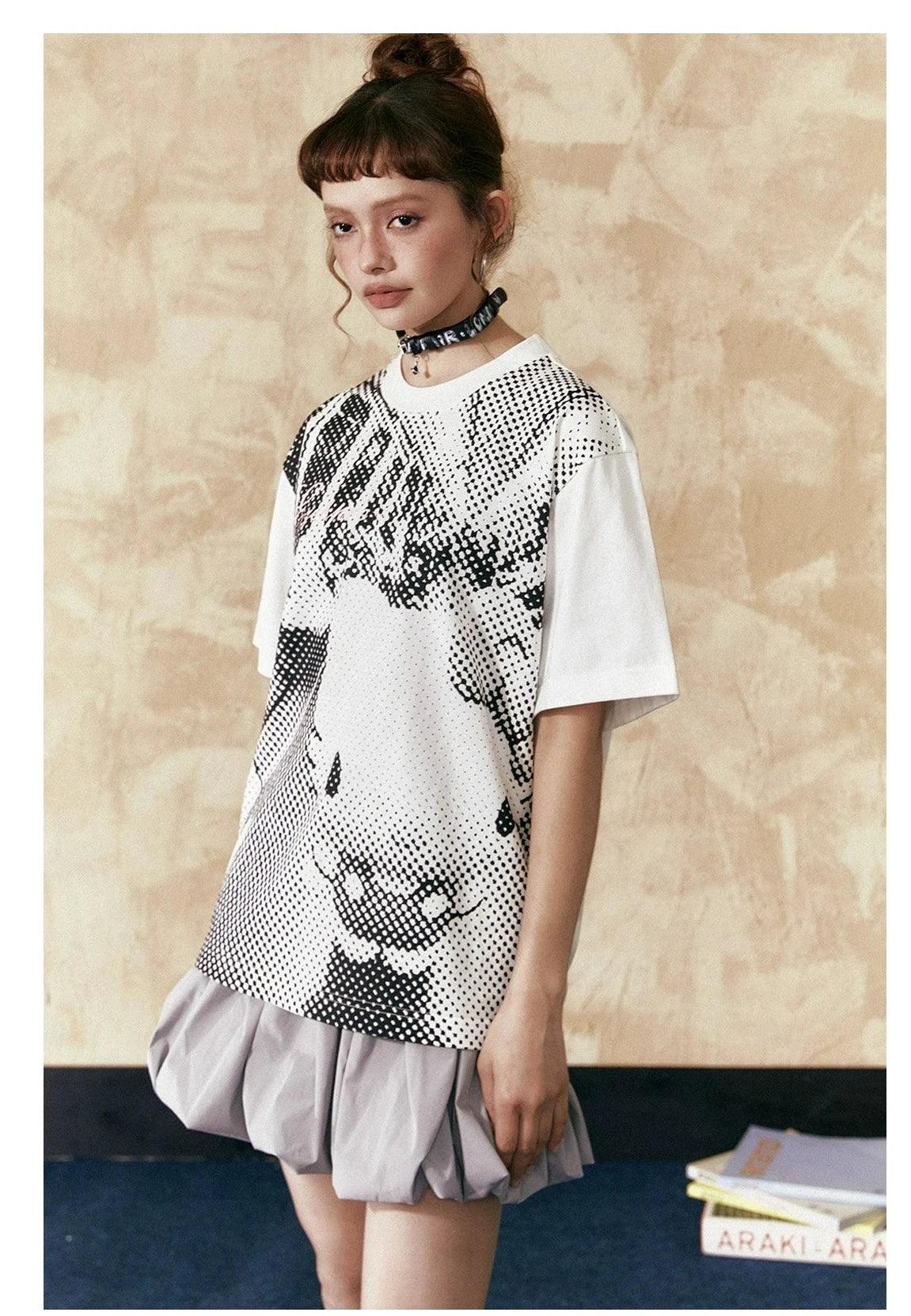 Ezek Artistic Halftone Print White Oversized T-shirt and Gray Pleated Mini Skirt Set - Urban