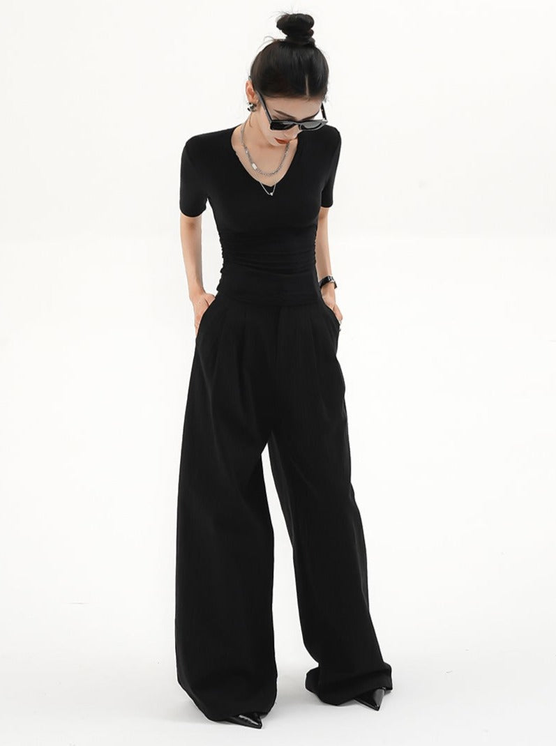 Sleek Black V-neck T-shirt - Fitted Short Sleeve Basic Tee
